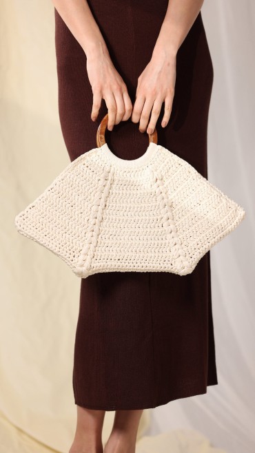 Cream hand-woven tote bag with wooden handles