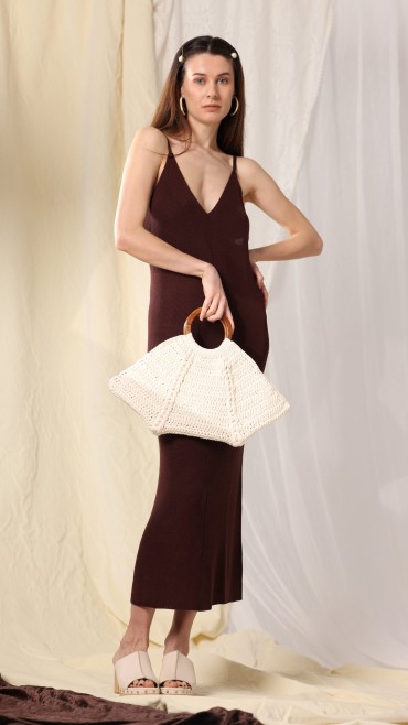 Cream hand-woven tote bag with wooden handles