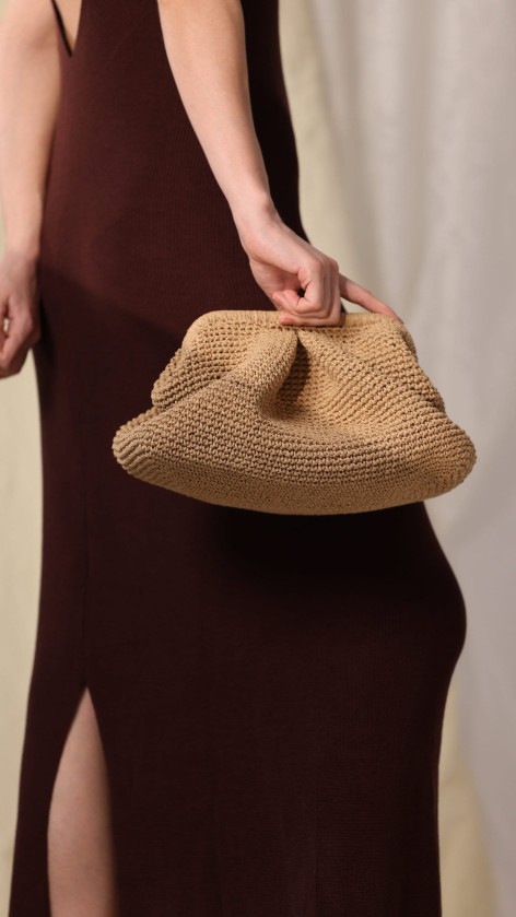 Simple and versatile beige cotton hand-woven clutch