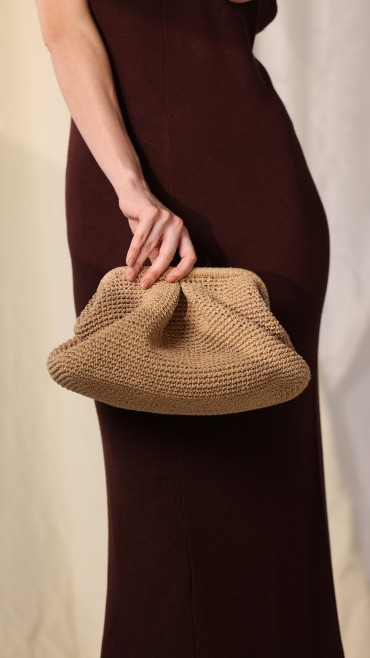 Simple and versatile beige cotton hand-woven clutch