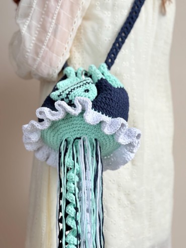 Ocean-inspired colorblock bucket bag